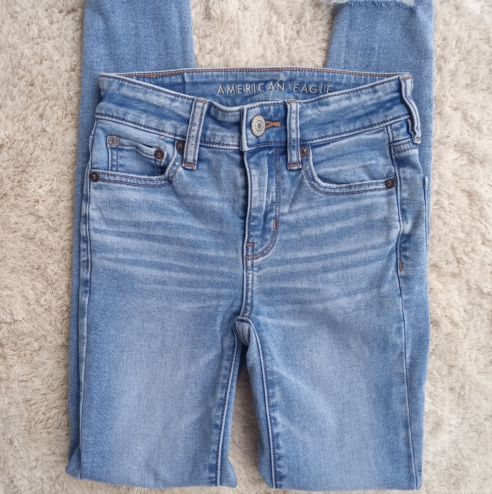 American Eagle light wash distressed high rise jegging jean